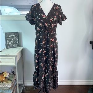 12S. SHEIN black floral ruffle short sleeve dress L